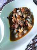 Caracoles en salsa de hierbas aromáticas y plantas medicinales