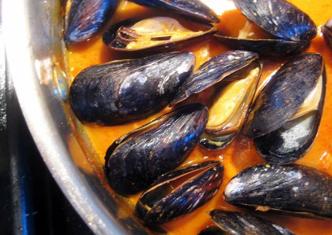 Easiest Way to Make Speedy Thai Curry Mussels