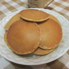 A picture of Easy & Fluffy Pancake.