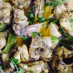 A picture of Chicken white creamy karahi.