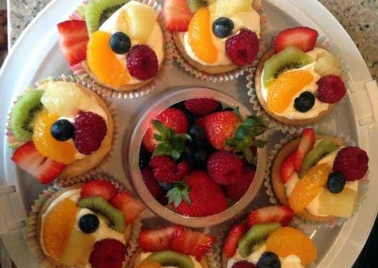 Simple Way to Make Favorite Mini Fruit Pizza