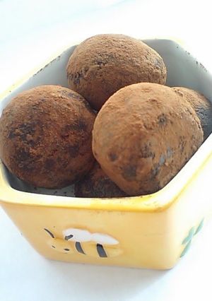 A picture of Easily Made Using Microwave! Low Sugar Chocolate.