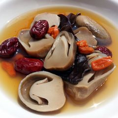 A picture of Mushroom In Essence Of Chicken Broth.