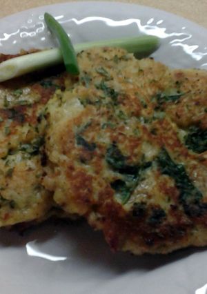 A picture of Bubble and Squeek Cakes with Kale and Bacon.