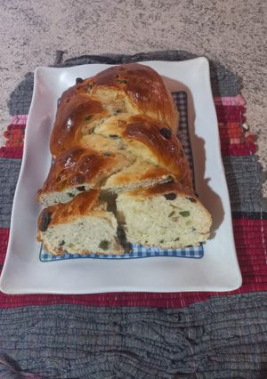 Una foto de Trenza de pasas y frutas abrillantadas