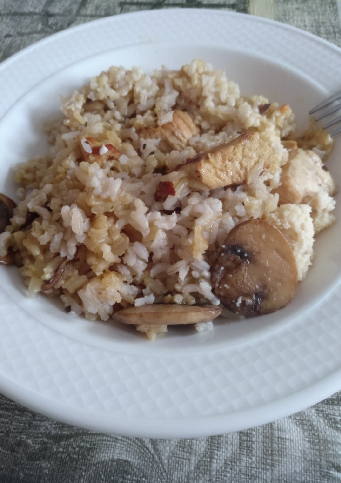 Una foto de Arroz con queso y champiñones