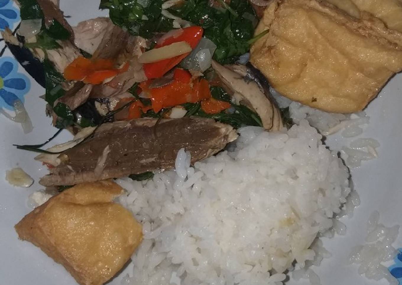 Tuna pedas dengan sambal matah