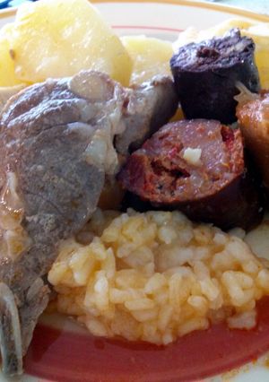 A picture of potatoes and meat portuguese boiled style (cozido a portuguesa).