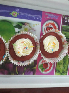रेड वेलवेट कप केक (Red Velvet Cup cake recipe in Hindi) रेसिपी मुख्य फोटो