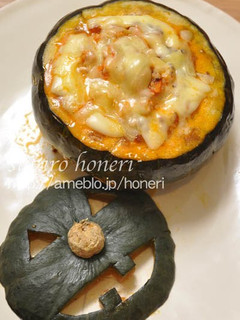 A picture of Oven-Baked Halloween Meat-Stuffed Kabocha Squash.
