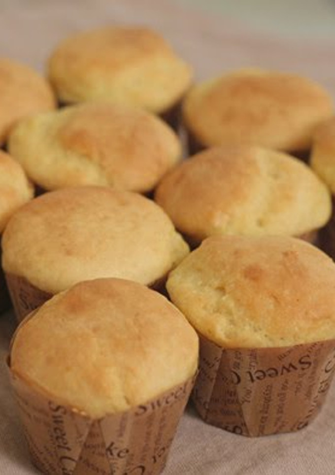 A picture of Maple Syrup Muffins with Pancake Mix.