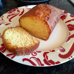 A picture of Lemon Drizzle Cupcakes.