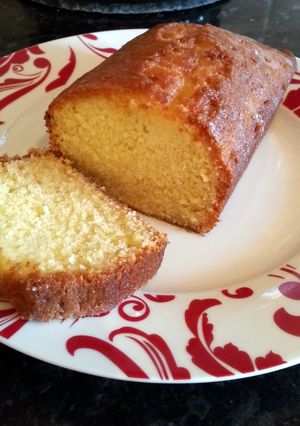 A picture of Lemon Drizzle Cupcakes.
