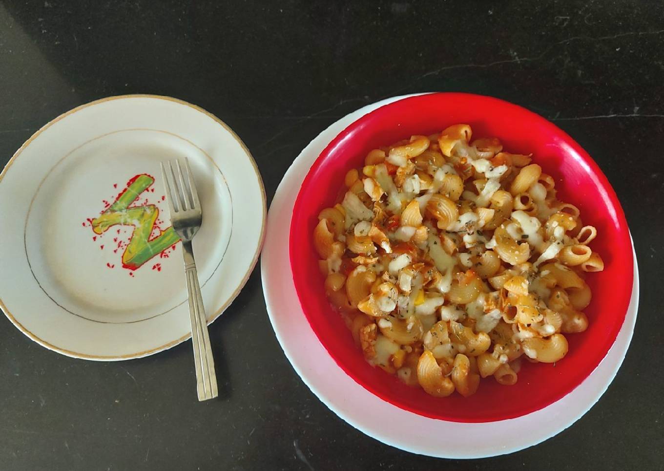 Chicken macaroni cheese with red and white sauce