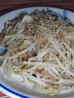 A picture of Stir-fried Bean Sprouts with Bonito Flakes.