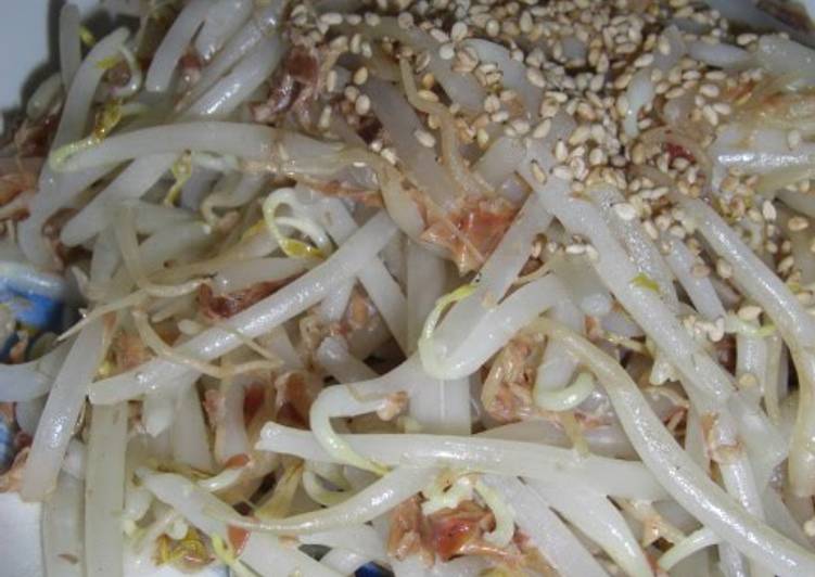 Stir-fried Bean Sprouts with Bonito Flakes