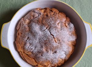 Foto di Torta con Fragole, Yogurt e Granella di Mandorle