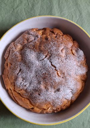 Foto di Torta con Fragole, Yogurt e Granella di Mandorle