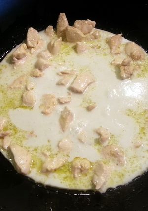 A picture of Chicken w/Veggies in Peanut Sauce.