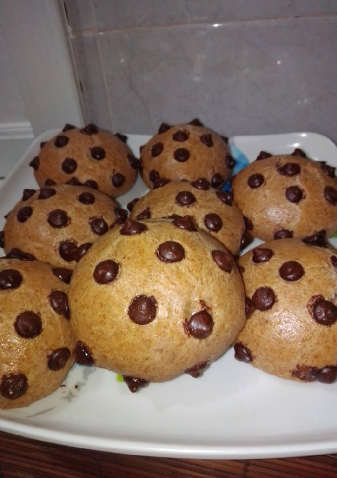 Una foto de Bollitos con pepitas de chocolate y galletas