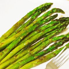 A picture of Stir-Fried Asparagus with Butter Soy Sauce.