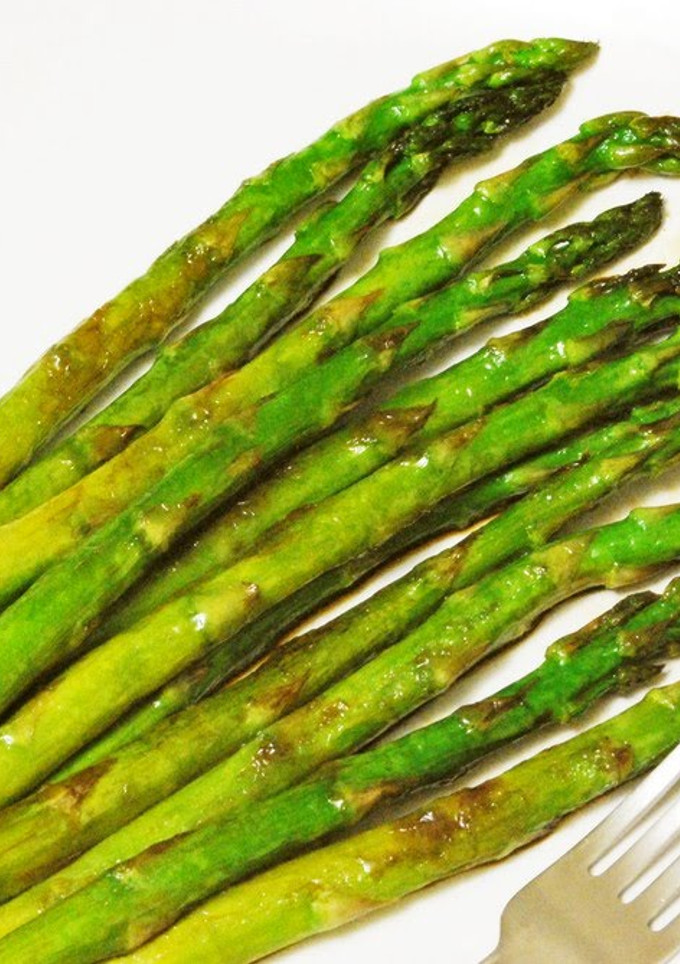 A picture of Stir-Fried Asparagus with Butter Soy Sauce.