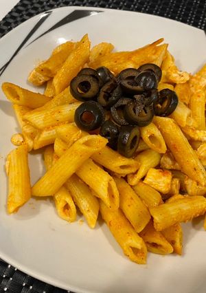 Zdjęcie przepisu Makaron z kurczakiem z pesto w stylu Calabrese.