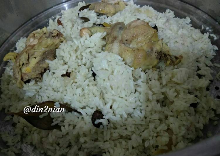 Nasi Mandiy bumbu rempah Indonesia
