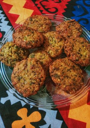A picture of Moong dal warra/pakora.