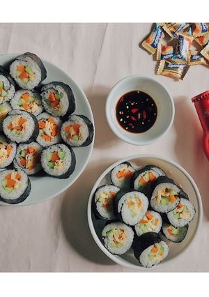 Hình của món Kimbap HQ (Cơm cuộn).