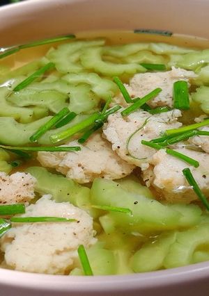 Hình của món Canh khổ qua cá thác lác.
