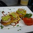 Canasticas de atún y guacamole