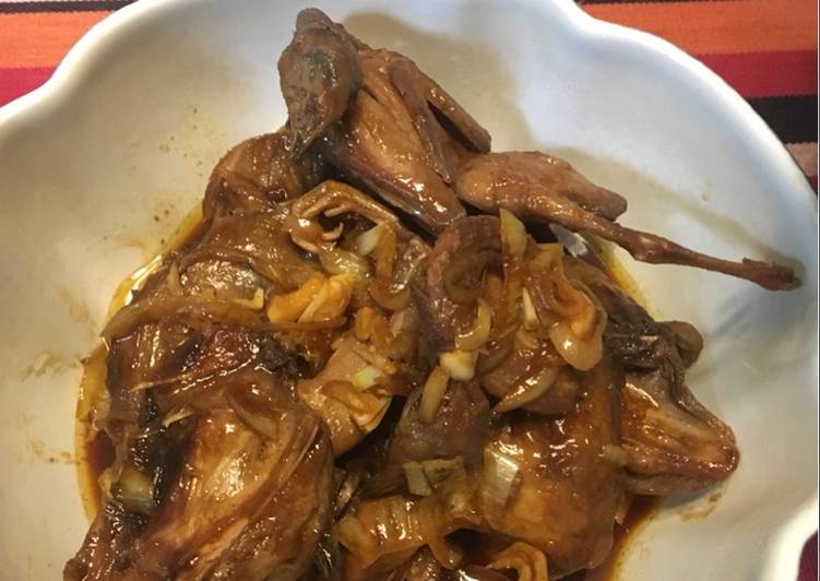 Bagaimana Menyiapkan Burung puyuh goreng mentega, Enak