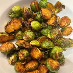 Una foto de Coles de Bruselas en airfryer