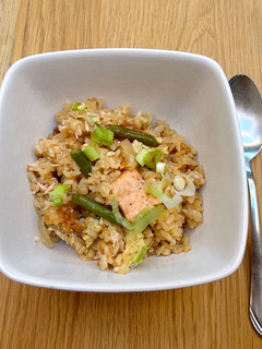 洋蔥鮭魚四季豆炊飯 的食譜成品照片