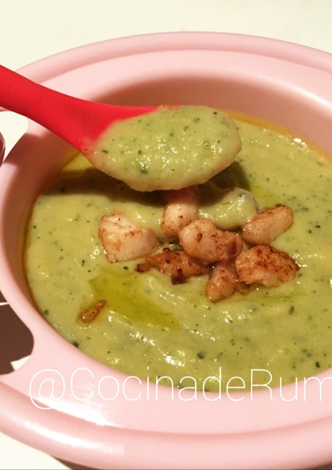 Una foto de Crema de merluza con calabacín