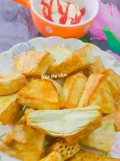 Hình của món Sakê chiên chấm tương ớt và xốt mayonnaise.