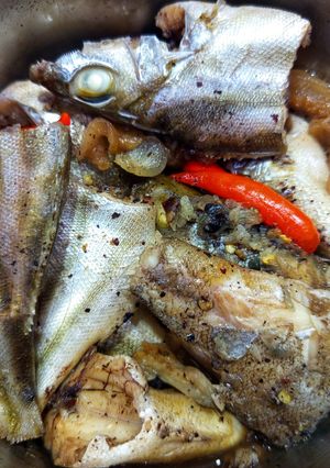 Hình của món Cá ông căn kho khô.