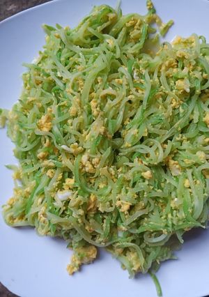 Hình của món Su su xào trứng.