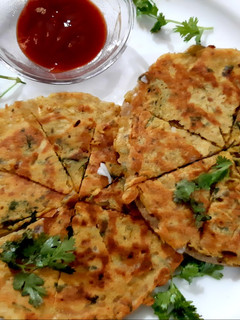 रोटी, बेसन चीला (roti basen chila recipe in hindi) रेसिपी मुख्य फोटो