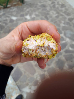 Foto di Polpette di spuma di prosciutto cotto coi pistacchi
