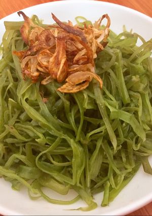 Hình của món Nộm rau muống.