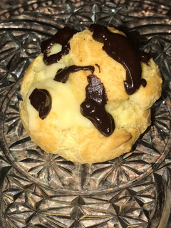 A picture of Cream Puffs.