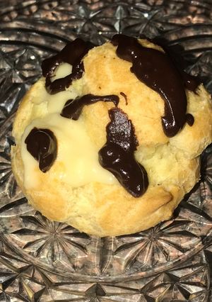 A picture of Cream Puffs.