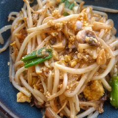 A picture of Bean Sprout & Mushroom Stir Fry.