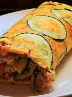 Una foto de Rollo de calabacín relleno de atún