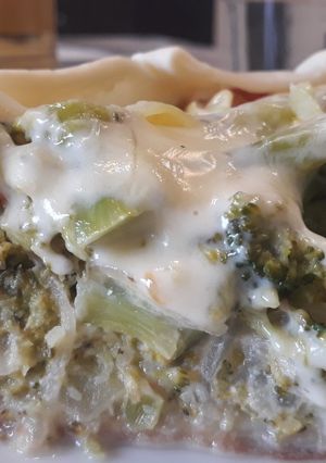 Una foto de Tarta de brócoli, cebolla y queso