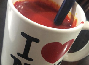 Una foto de Sopa crema de remolacha vegana