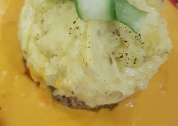 The BEST of Mince and creamy mashed potatoe with an orange, squash sauce