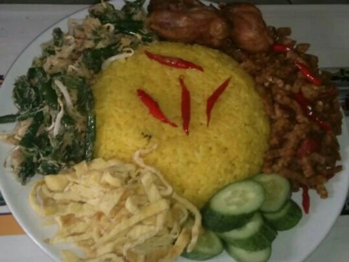 Langkah Gampang Membuat Resep  Nasi kuning magic com praktis yang Enak Banget, Menggugah Selera